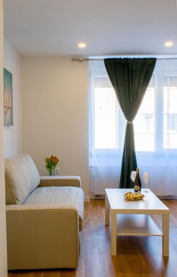 Golden Apartment *